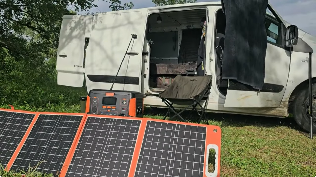 FlashFish Solar Generator Kits - Complete Power Station and Solar Panel Bundles for Off-Grid Camping