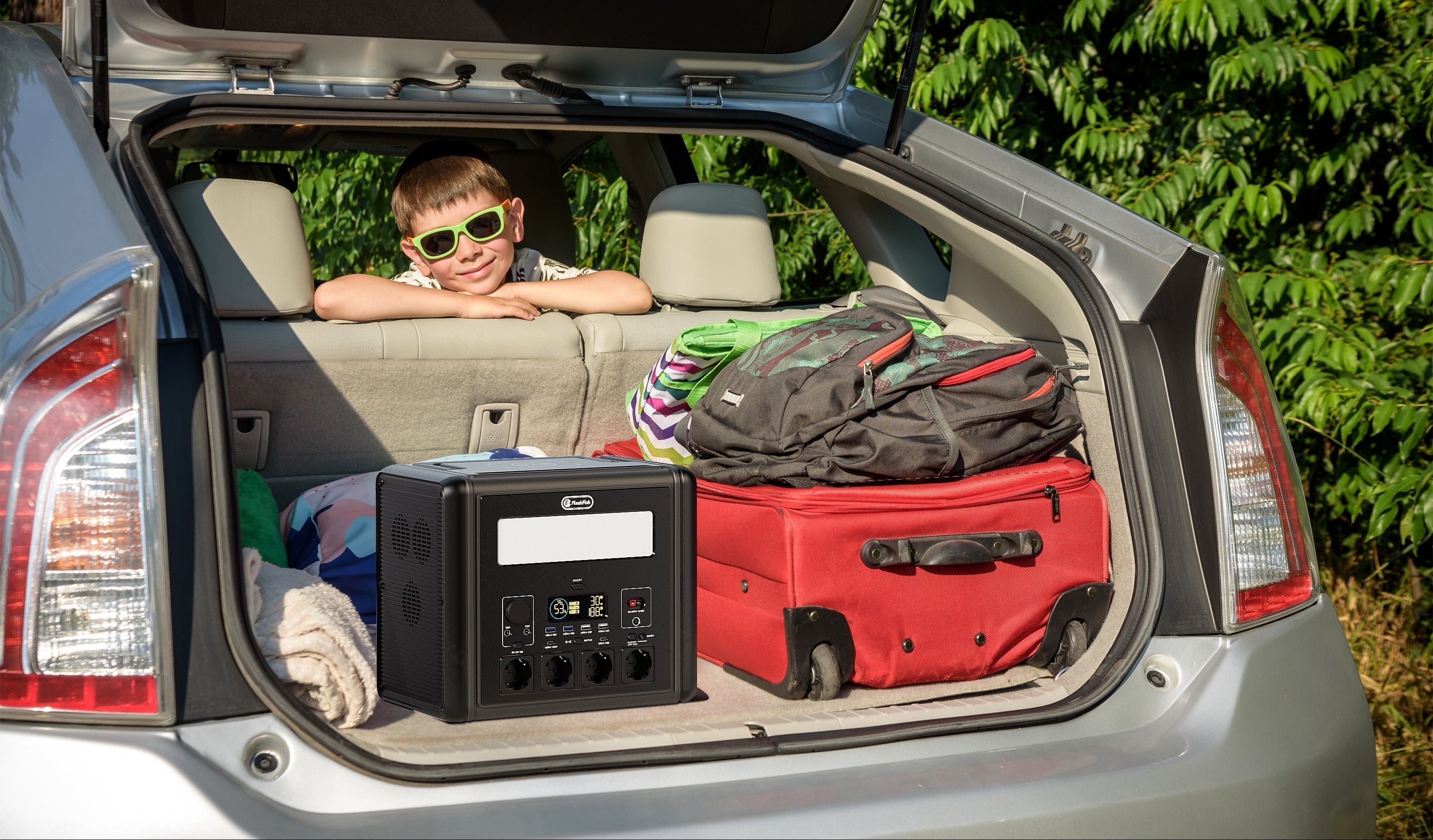 FlashFish T2000 in a vehicle travel setup for outdoor backup comparison